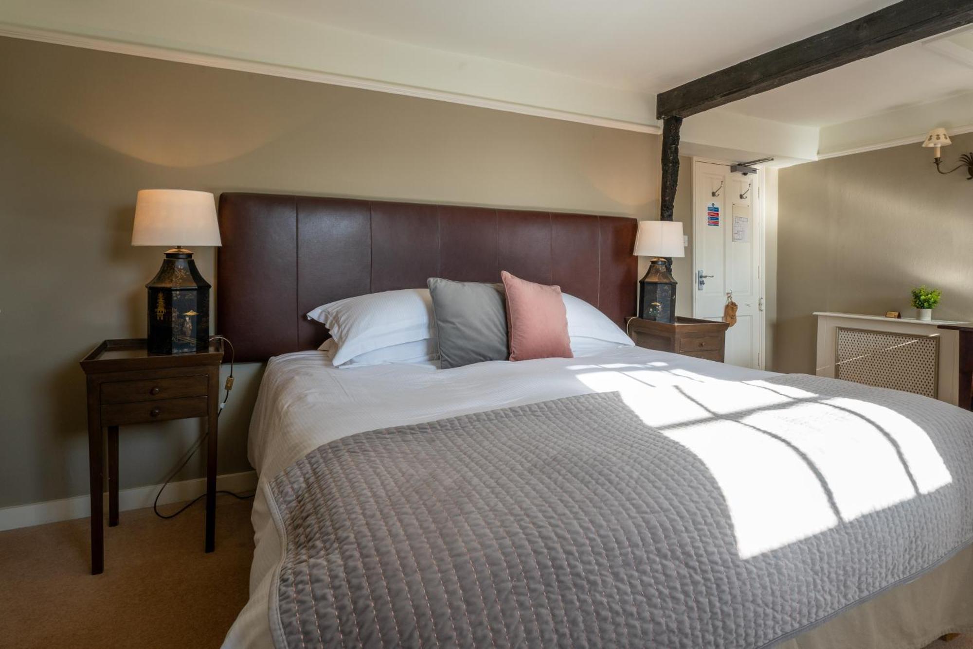 The Royal Oak Inn Чичестер Экстерьер фото